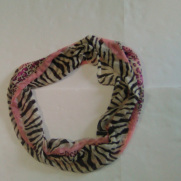 Zebra design infinity scarf - Picture 3 of 3
